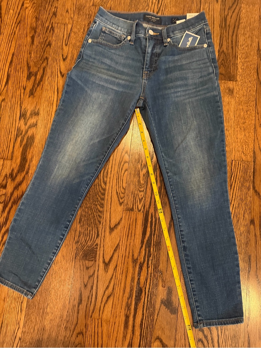 New with tags!!! Lucky Brand Dark Blue Women's Skinny Jeans.
